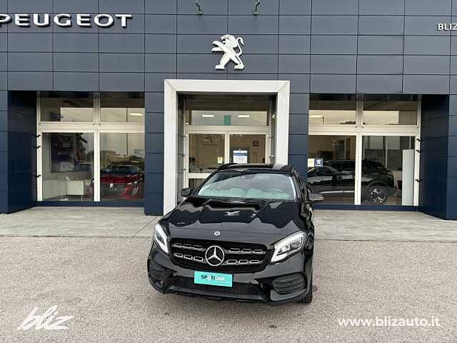 Mercedes-Benz GLA 180 night edition auto