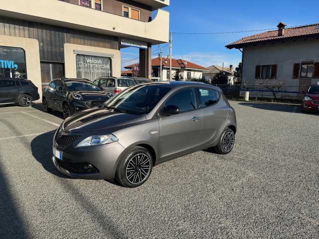 Lancia Ypsilon 3ª serie 1.0 FireFly 5 porte S&S Hybrid Ecochic Silver