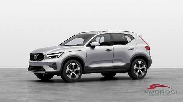 Volvo XC40 B3 Mild hybrid Benzina Plus Dark