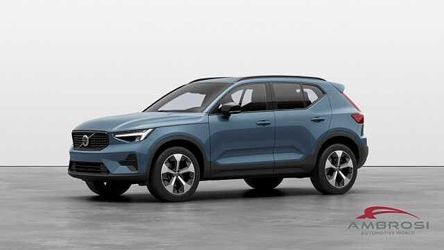 Volvo XC40 B3 Mild hybrid Benzina Ultra Dark