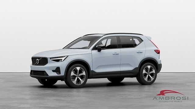 Volvo XC40 B3 Mild hybrid Benzina Ultra Dark