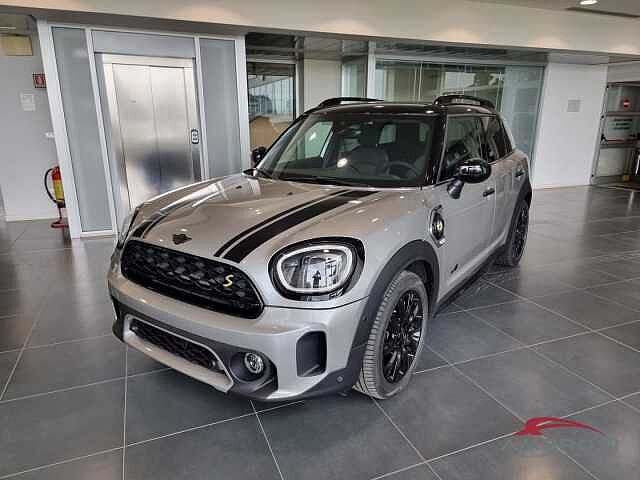 MINI Cooper SE Countryman ALL4 Essential Premium Plus Package