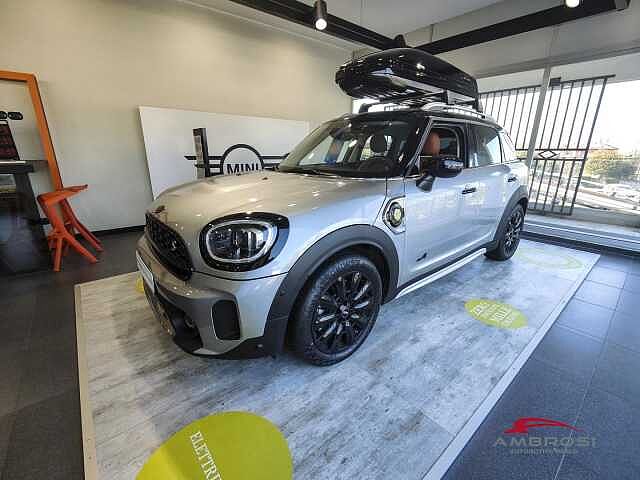 MINI Cooper SE Countryman ALL4 Essential Premium Plus Package